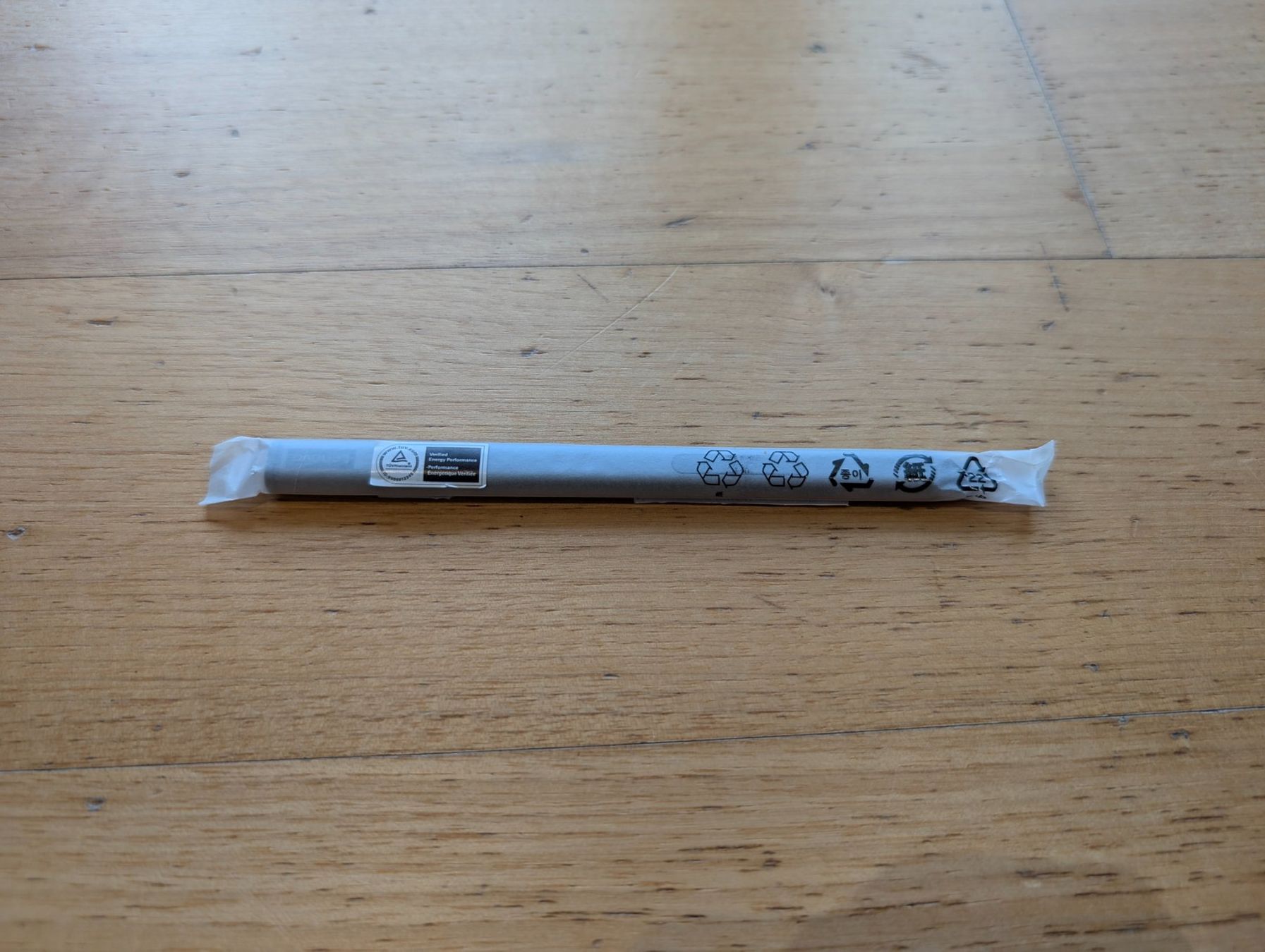 Lenovo Penna & Evidenziatori: Lenovo Slim Eingabestift / Pen (active, silver) NEW – Nuovo e nell'imballaggio originale da Steinmaur venduto da vic_bj7s