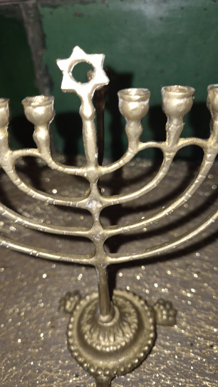 Tutte le decorazioni: Leuchter Judaica Messing 9 Arme  – Usato da Kölliken venduto da Upcycling-by-Mc-TAM 6