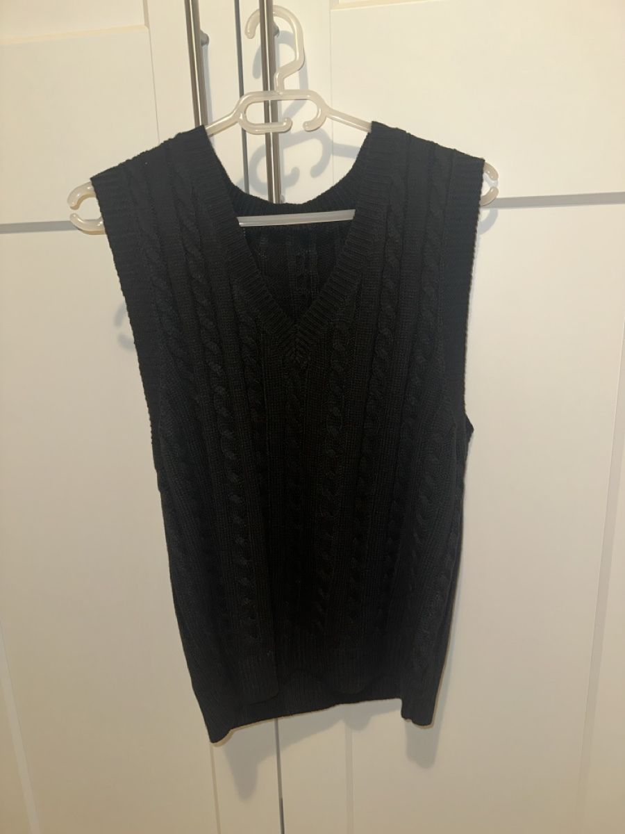 Pullover & Sweatshirts: Ärmelloser Pullover – Neu und originalverpackt aus Merenschwand von stefaniia.10