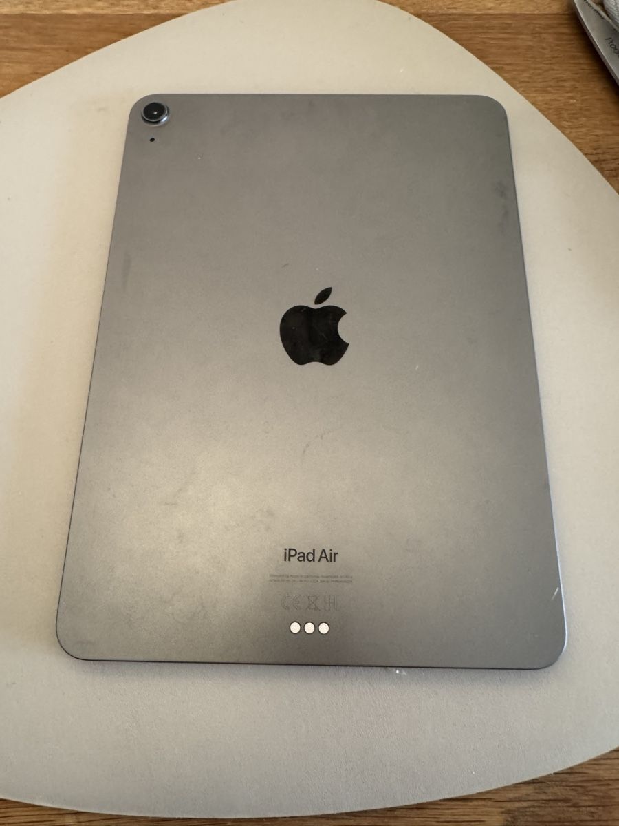 Apple Tablet PC: Apple iPad Air 5 Generation\) – Difettoso da Adliswil venduto da Busys 1