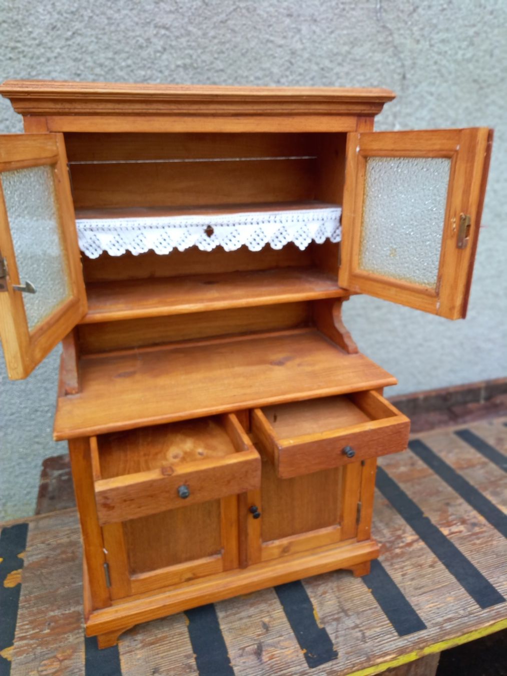 Credenze: Mini vaisselier en sapin – Usato da Noiraigue venduto da pel_ny7d 1