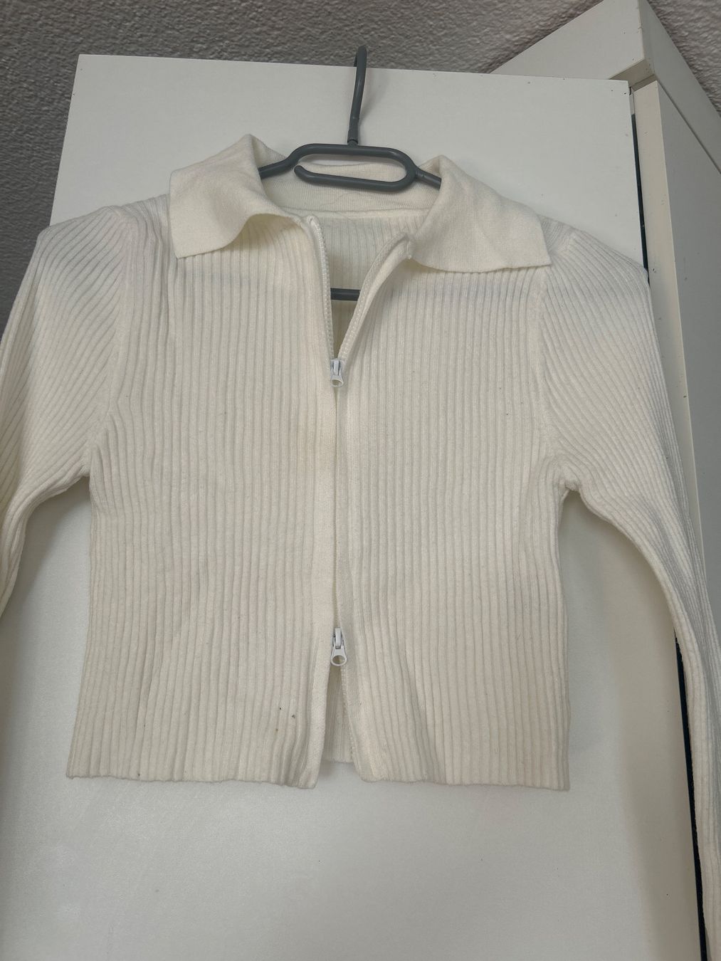 Maglioni & Felpe: Damen Pullover weiss mit Reissverschluss gebraucht – Usato da Buttisholz venduto da allule13 1
