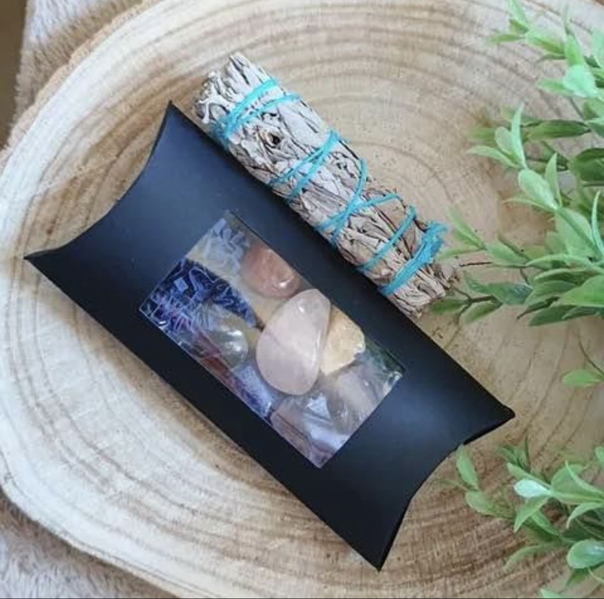 Minerali & Pietre curative: Kit de cristaux et sauge blanche pour purification – Nuovo e nell'imballaggio originale da Sugiez venduto da Jess671 1