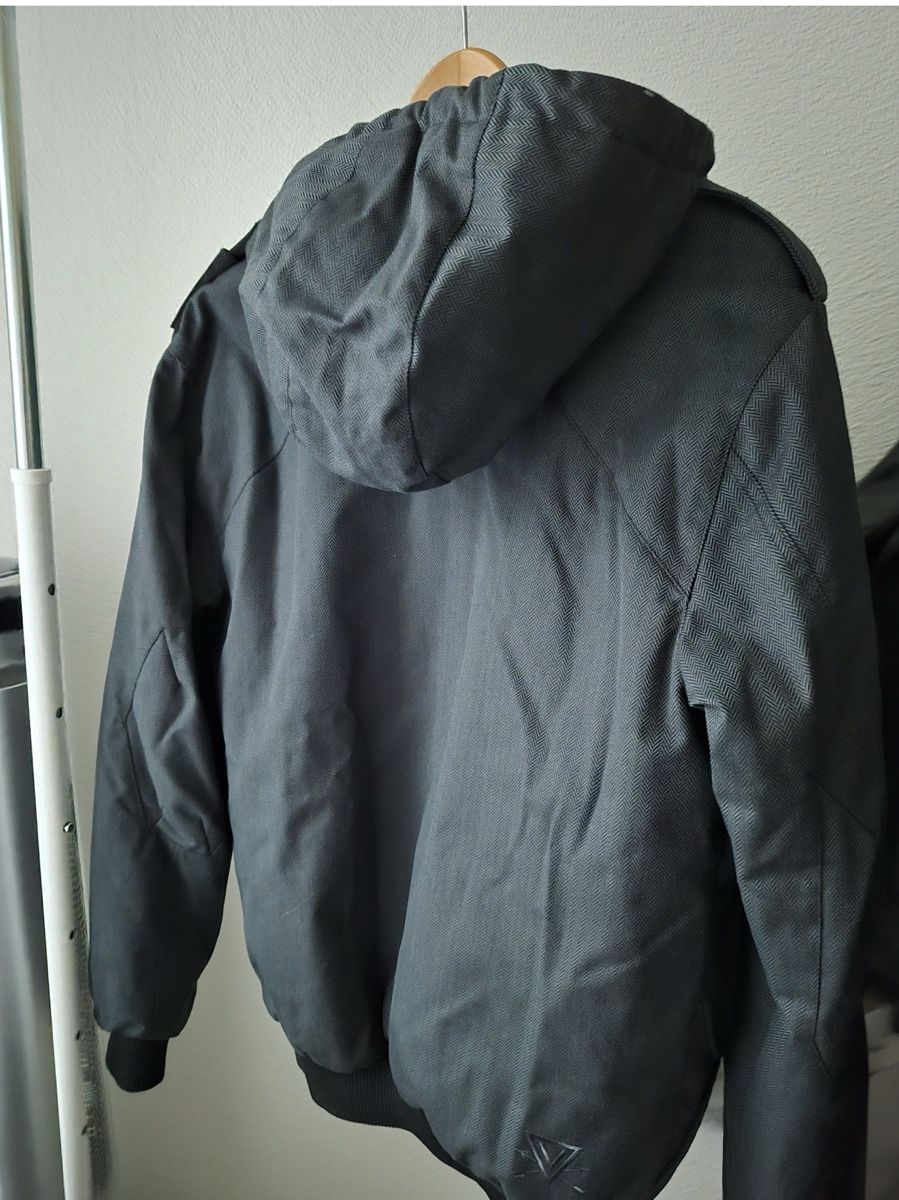 Volcom Giacche: Veste Volcom taille M  – Usato da Epalinges venduto da jul_zx9q 1
