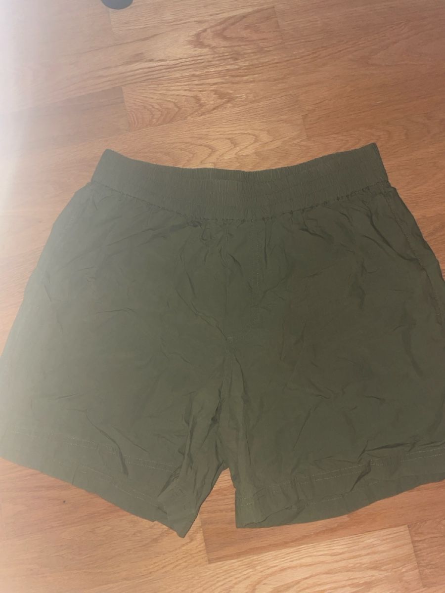 Cos Pantaloni: Shorts – Usato da Zürich venduto da sany20