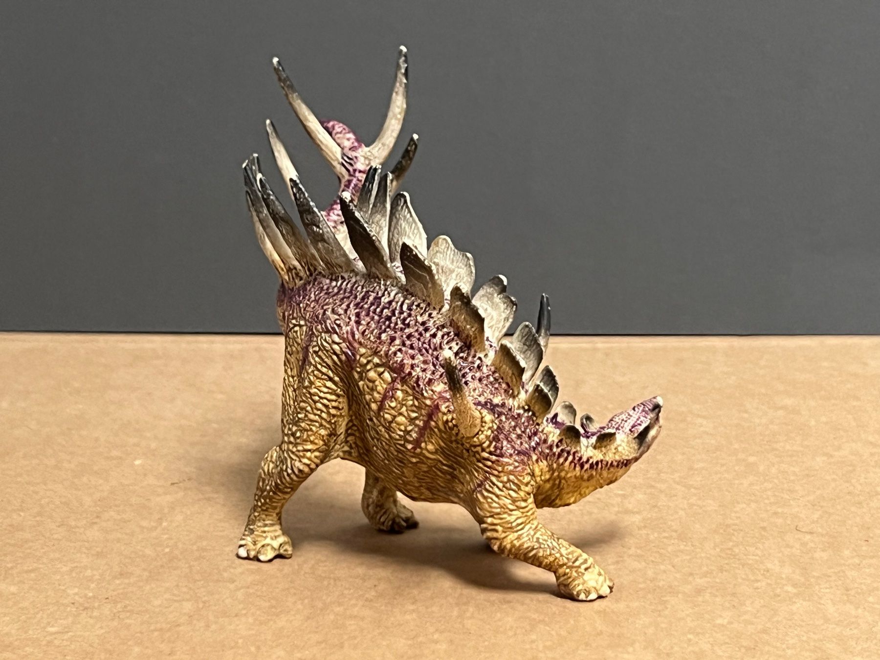 Schleich Statuette: Schleich 14541 Kentrosaurus Dinosaurier Dino – Usato da Ennetbaden venduto da mapa05 2