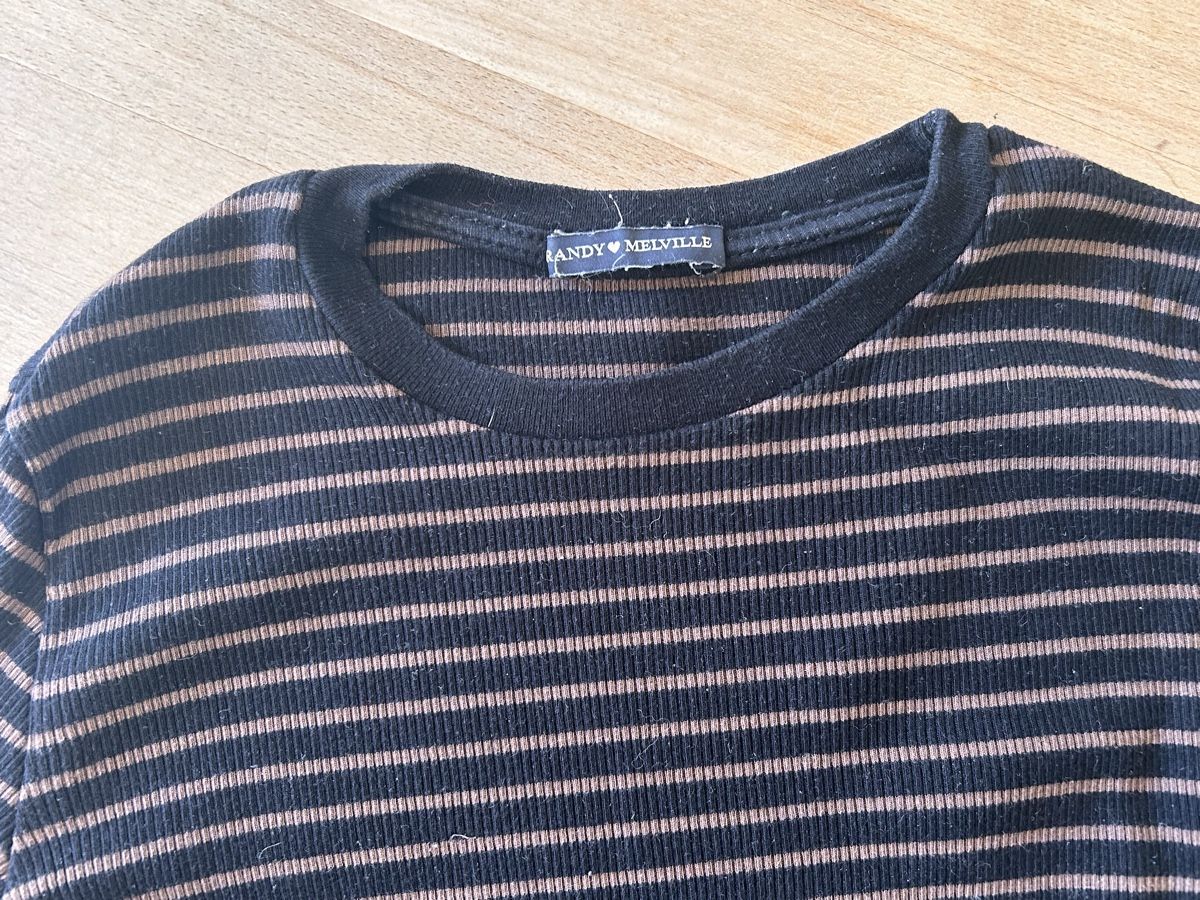 Brandy Melville T-Shirts: Langarmshirt Gestreift – Gebraucht aus Bern von liv_w6c6 1