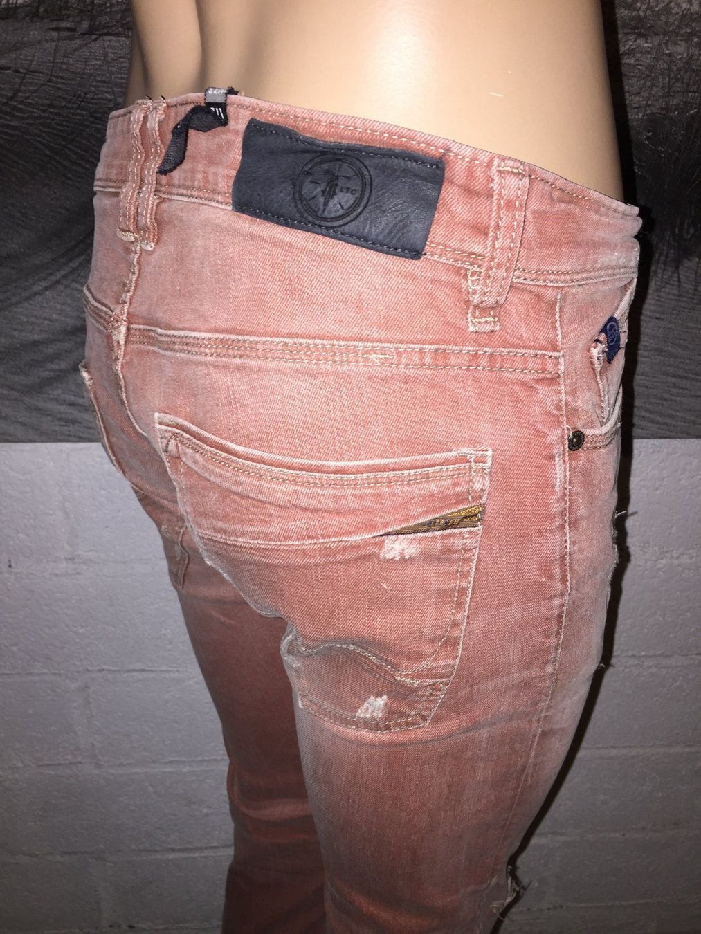 Le Temps Des Cerises Jeans: LTC LE TEMPS DES CERISES Jeans taille 33 – Usato da Cossonay-ville venduto da Super-Price-Quality 7