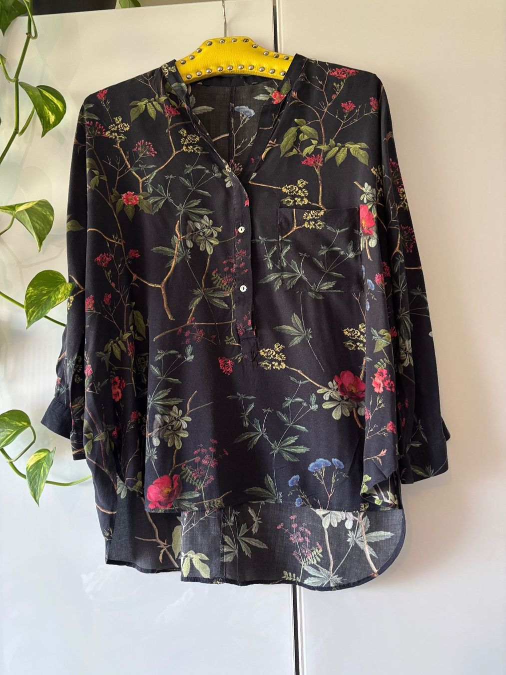 Blusen: Leichte Bluse mit Blumen ca. Gr. M – Gebraucht aus Zürich von missmodernage