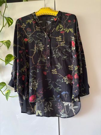 Leichte Bluse mit Blumen ca. Gr. M