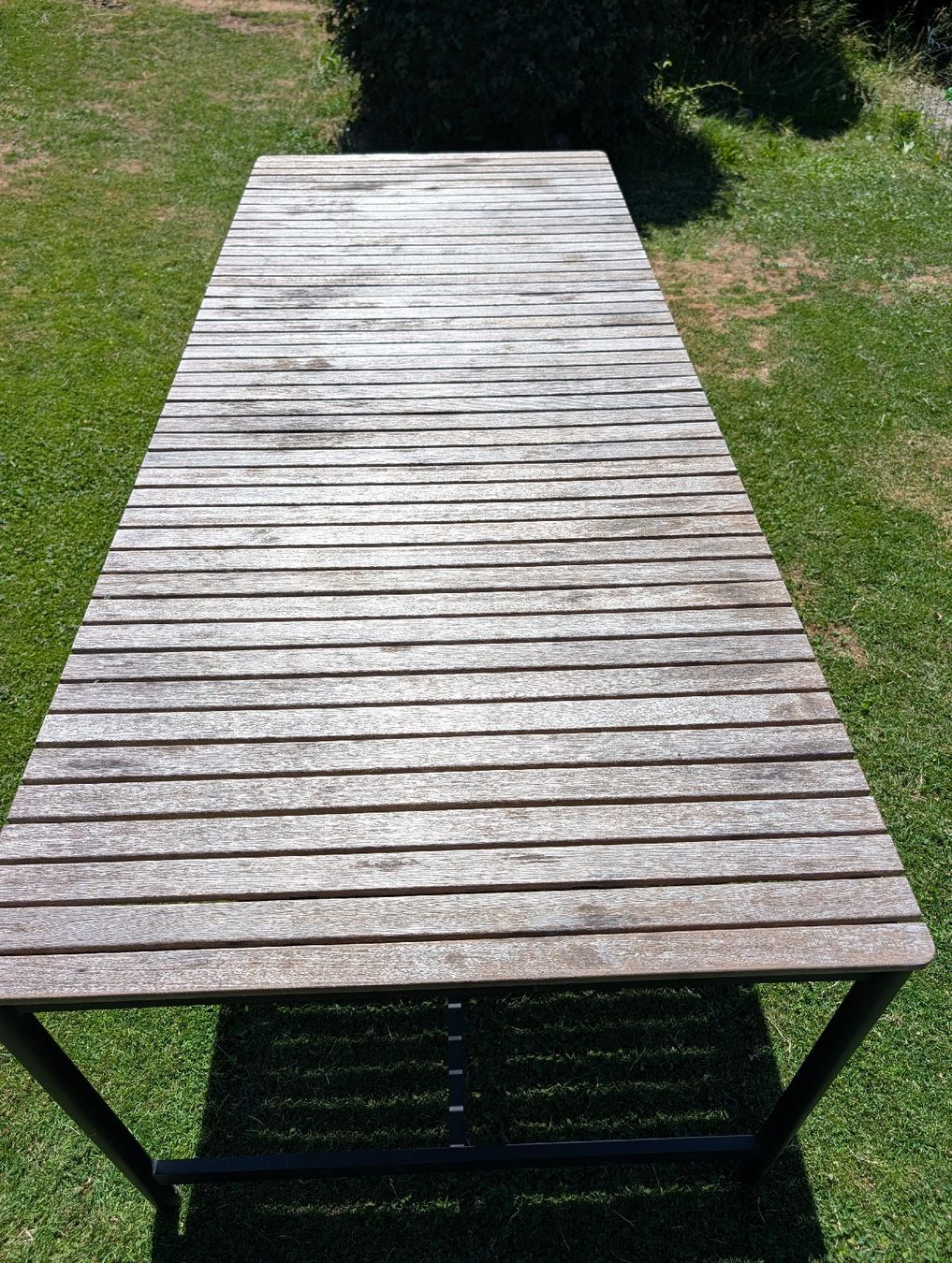 Tische: Gartentisch Holz mit Metallgestell – Gebraucht aus Dietikon von Methadron 2