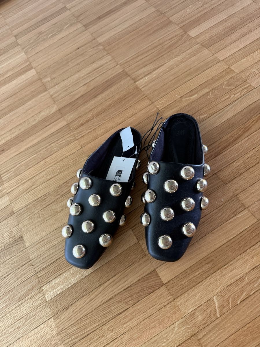 H&M Damenschuhe: Chaussures mules à détails – Neu (gemäss Beschreibung) aus Monthey von sen_6ckr 1