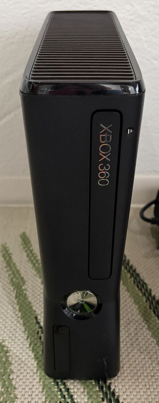 Microsoft Console: X-Box 360 inkl. kinect sensor & 5 Spiele & 1 Kontroller – Usato da Mettmenstetten venduto da PB-8932 3