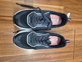 Damen Turnschuhe, Grösse 35, neuwertig K3