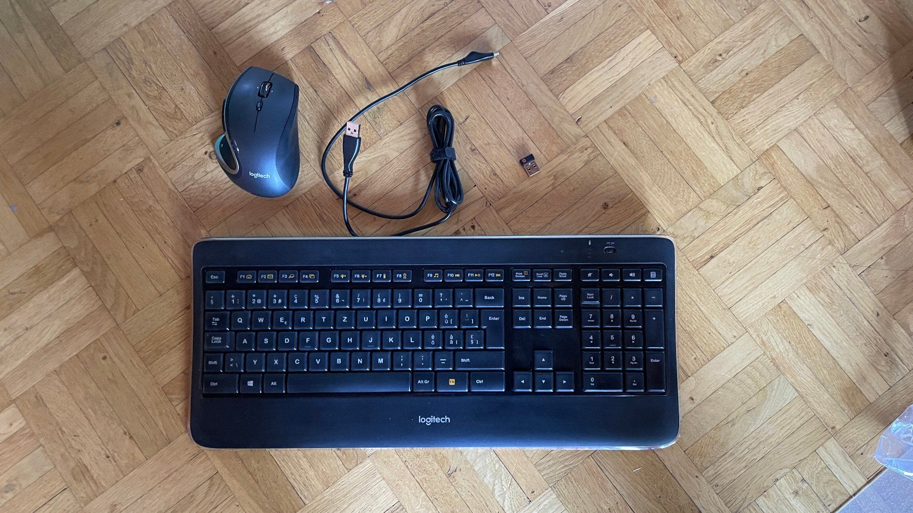 Tastiere: Logitech Keyboard K800 & Maus Performance MX Set – Usato da Glattfelden venduto da cybermaxx