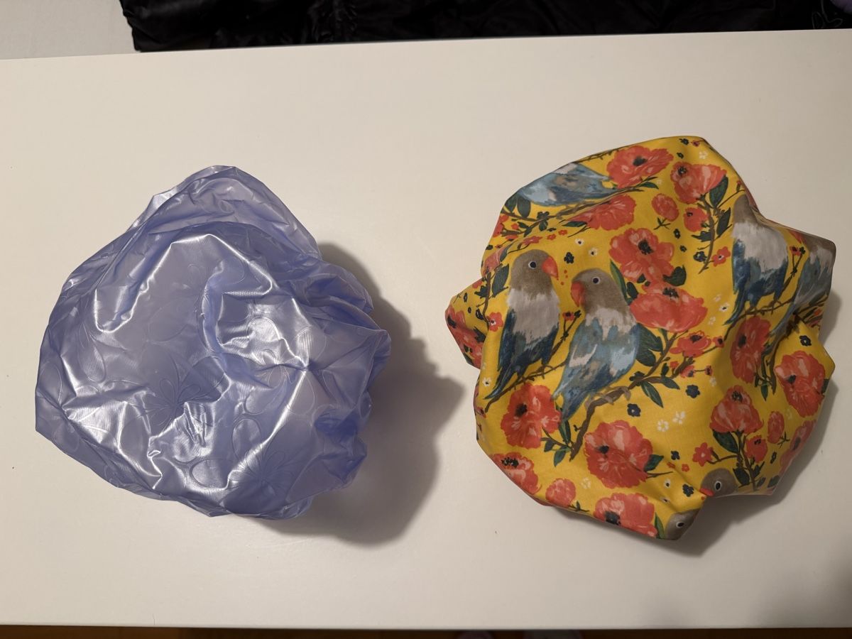 Accessori per capelli: 2 Duschhauben. Nie getragen. – Nuovo (secondo la descrizione) da Adliswil venduto da StephanieAnnina