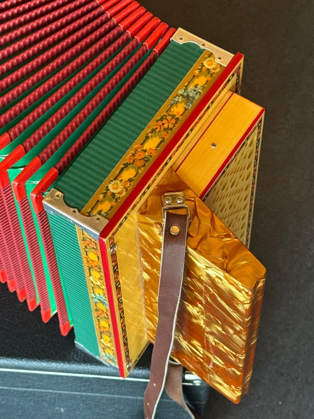 Strumenti musicali: schönes Schwyzerörgeli, B gestimmt, 2chörig, mit Koffer – Usato da Baar venduto da qsi2005 4