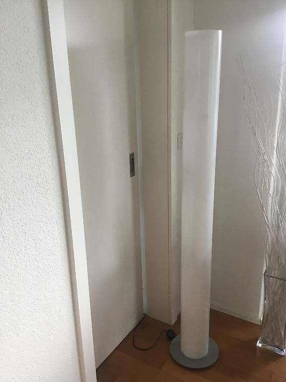 Lampade: Stehlampe rund – Usato da St. Niklausen LU venduto da val_y8jm 1
