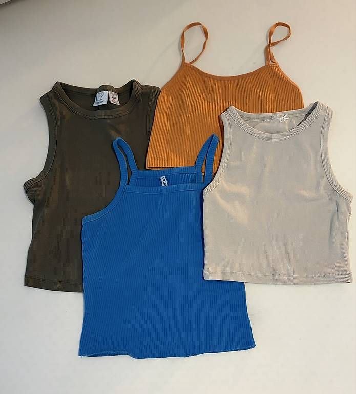 Tops: 4 tops kurzärmlig – Gebraucht aus Zürich von mic_m6nc