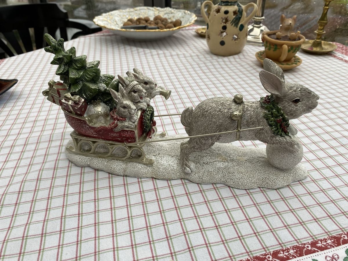Alle Dekorationen: Osterhase kommt mit Schneeschlitten – Gebraucht aus Aeugst am Albis von derimker