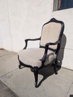 Antiker Stuhl / Sessel mit schwarzem Holzrahmen neu bezogen