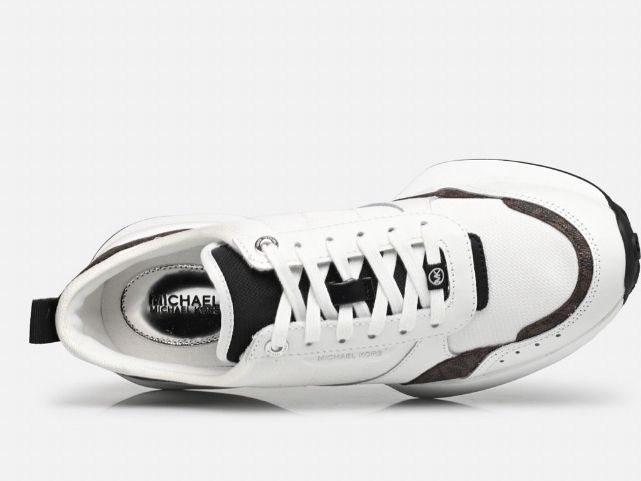 Scarpe da donna: Weisser Sneaker mit braunen Monogramm-Details, Schnuersenkel – Usato da Hochdorf venduto da B.Gashii 1