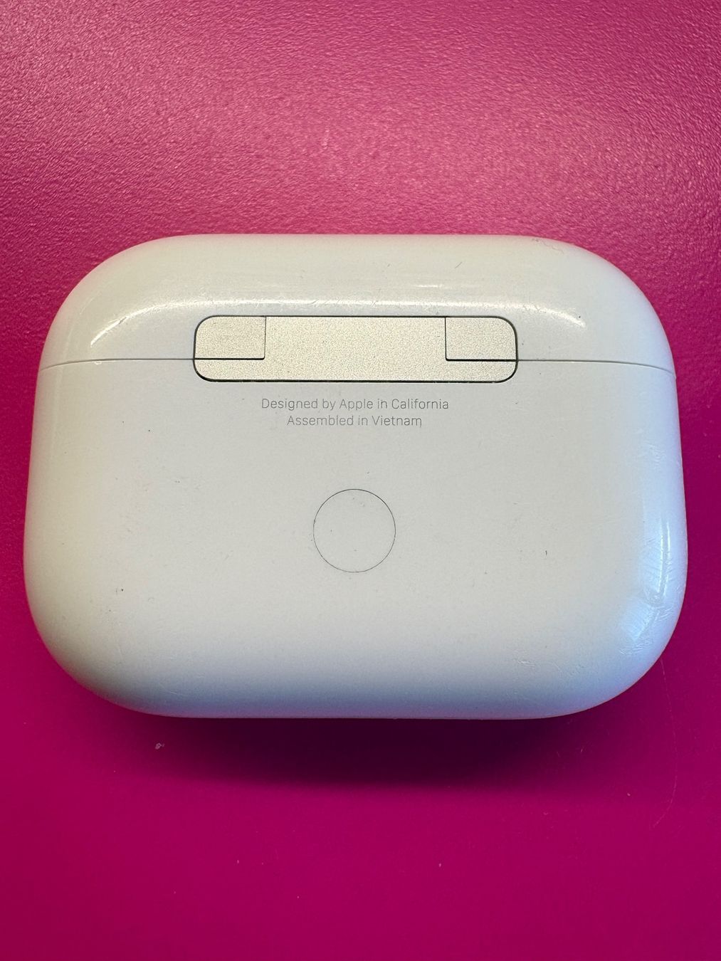 Apple Caricabatterie: Apple AirPods Pro2 charging case (A2968). – Usato da Lausanne venduto da sil_2dxk 2