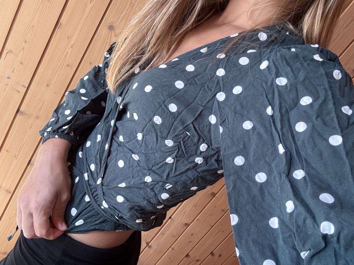 Pullover & Sweatshirts: Pullover (Umwickeloberteil) XS / Cotton – Gebraucht aus Jegenstorf von vanisaem 1
