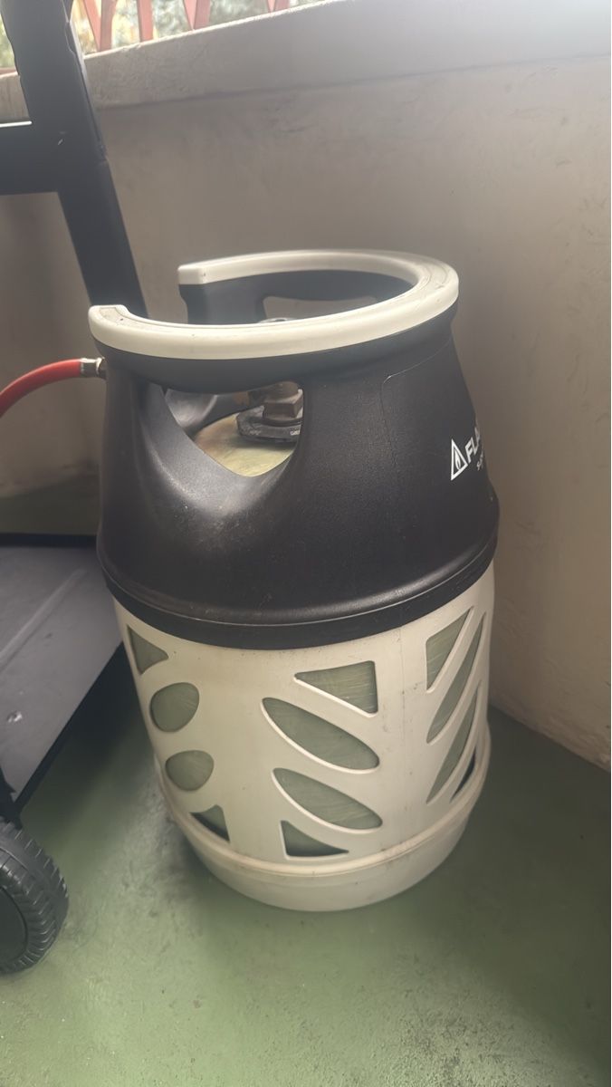 Apparecchiature e tecnologia a gas: Gasflasche Flaschengas Kunststoff  – Usato da Emmenbrücke venduto da Vedri90_