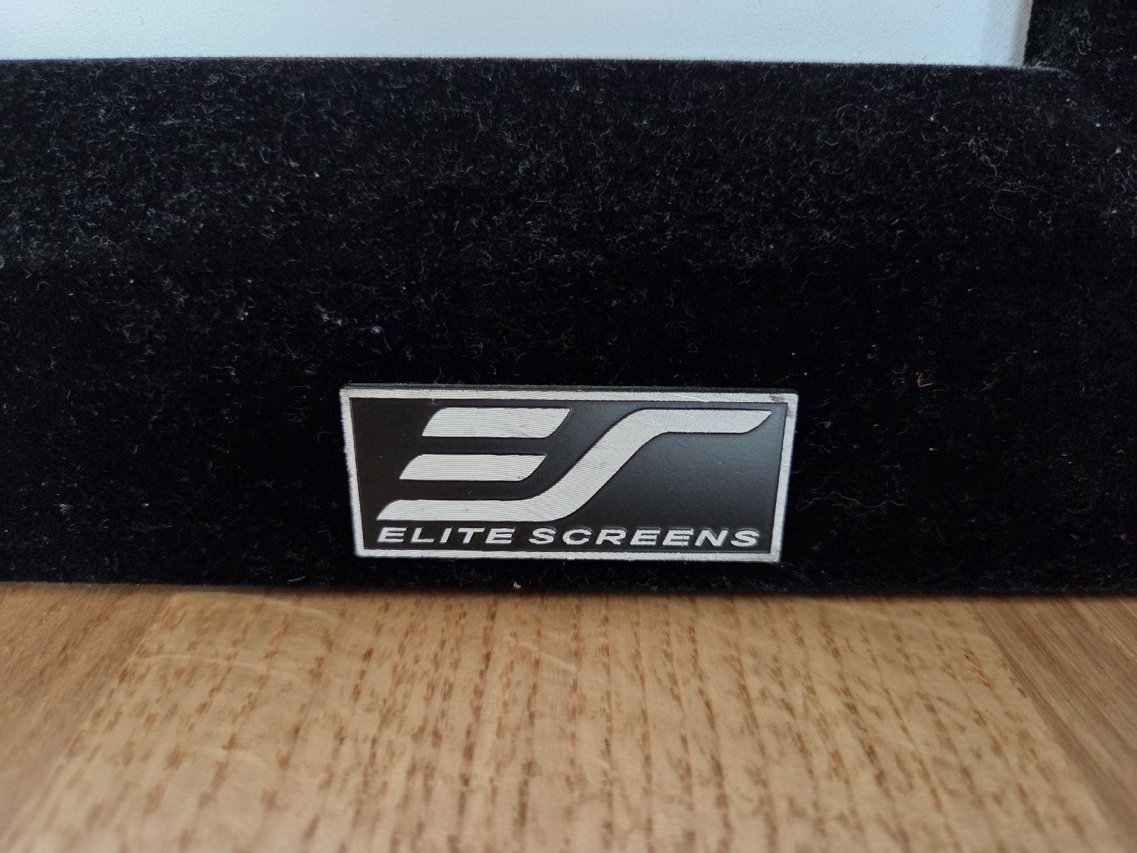 Home Cinema: Elite Screens 85 Zoll Leinwand – Usato da Bern venduto da Scope1 1