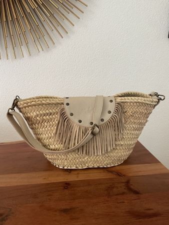 Handgemachte Strohtasche mit Fransen beigefarben neuwertig