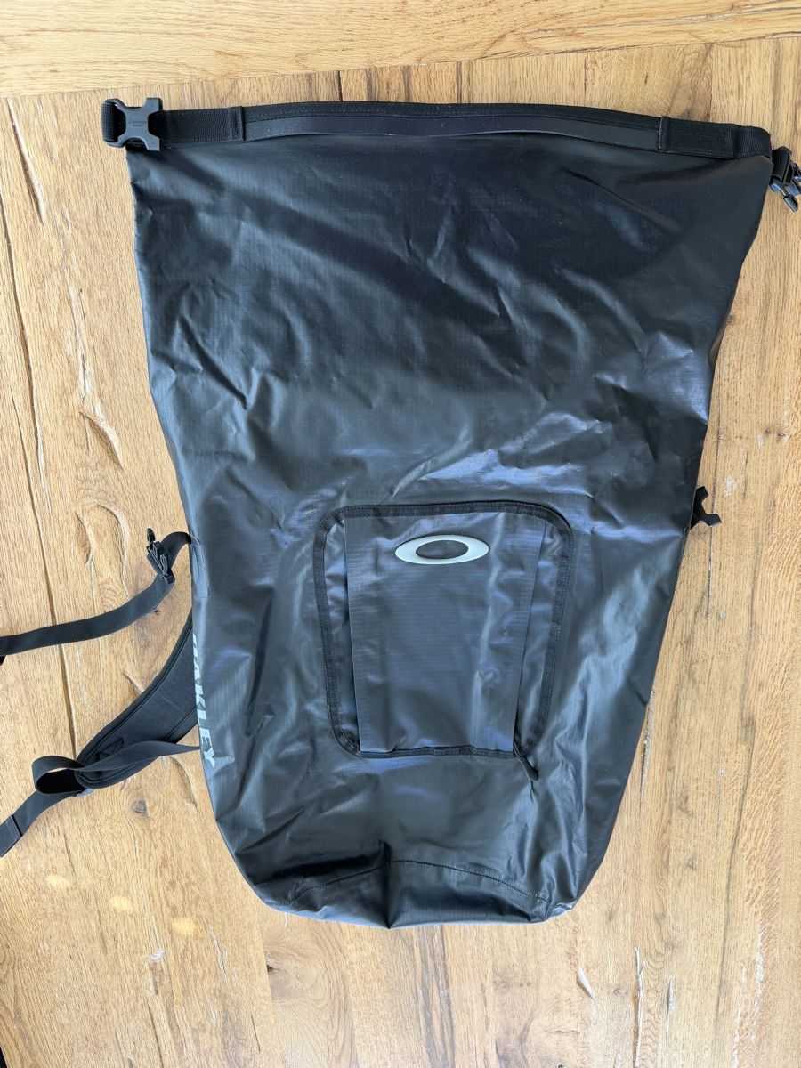 Oakley Sacs à dos: Oakley Hydrofuse Rucksack – D'occasion à Forch par mtor83 3