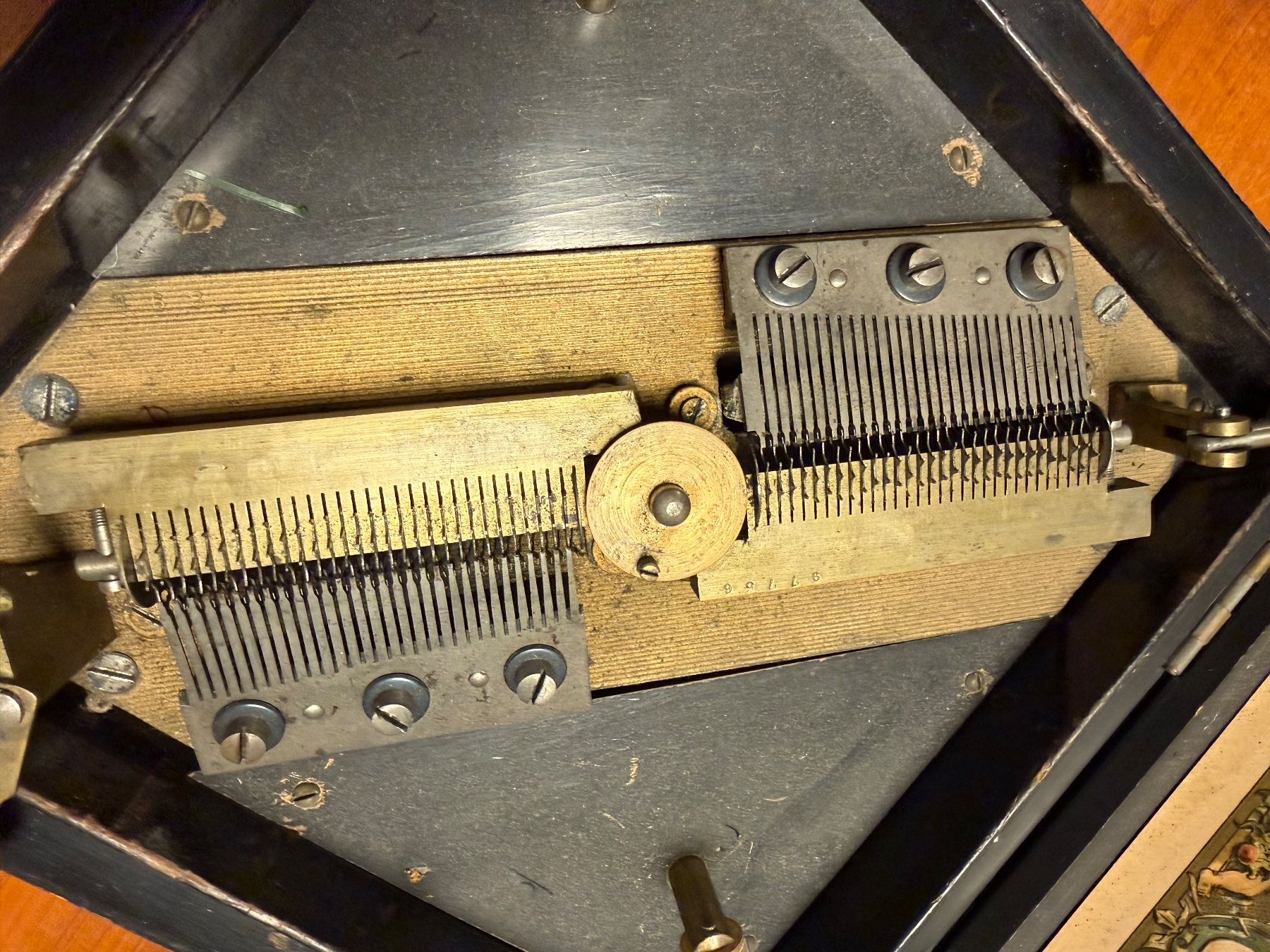 Giradischi: 1 traumhaftes, antikes Symphonium  mit extra Lochplatten – Usato da Herrliberg venduto da Phipsi03 7