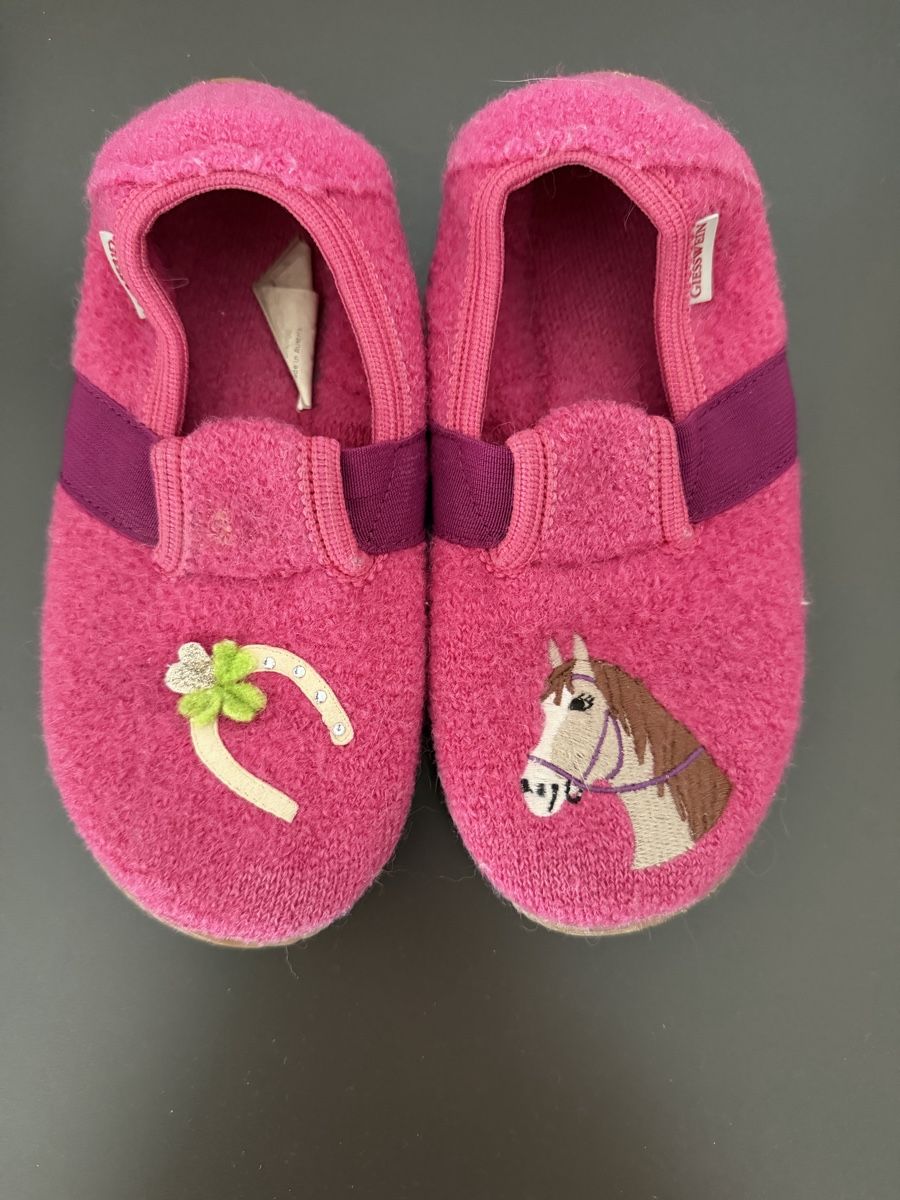 Schuhe für Mädchen: Hausschuhe Giesswein Grösse 31 – Gebraucht aus Bern von Olenush
