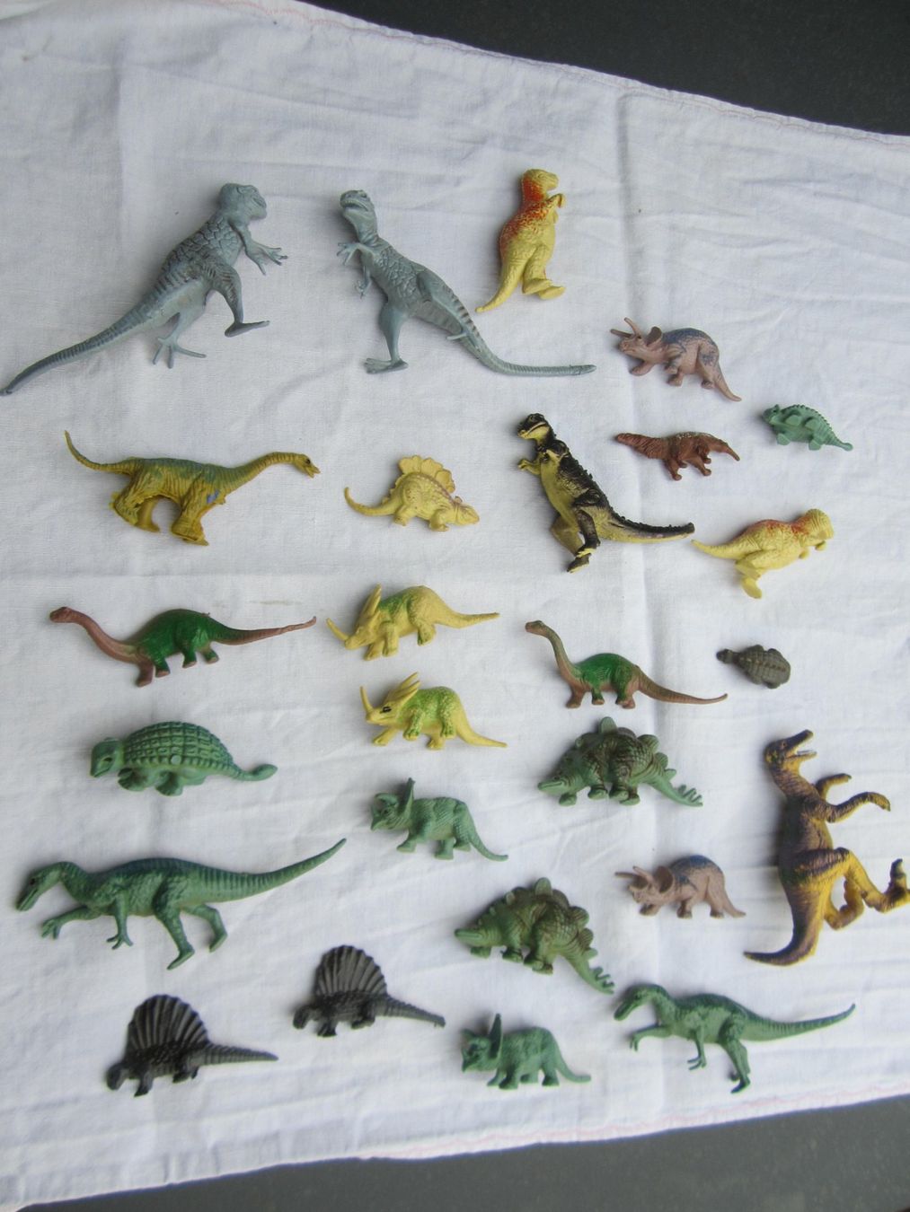 Jouets: Des dinosaures – Neuf (Voir description) à Tramelan par Tors