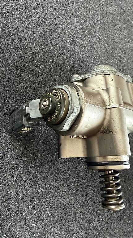 Audi Tutti pezzi di ricambio auto: Hochdruckpumpen RS4 B7 – Usato da Laupen ZH venduto da SB-Garage