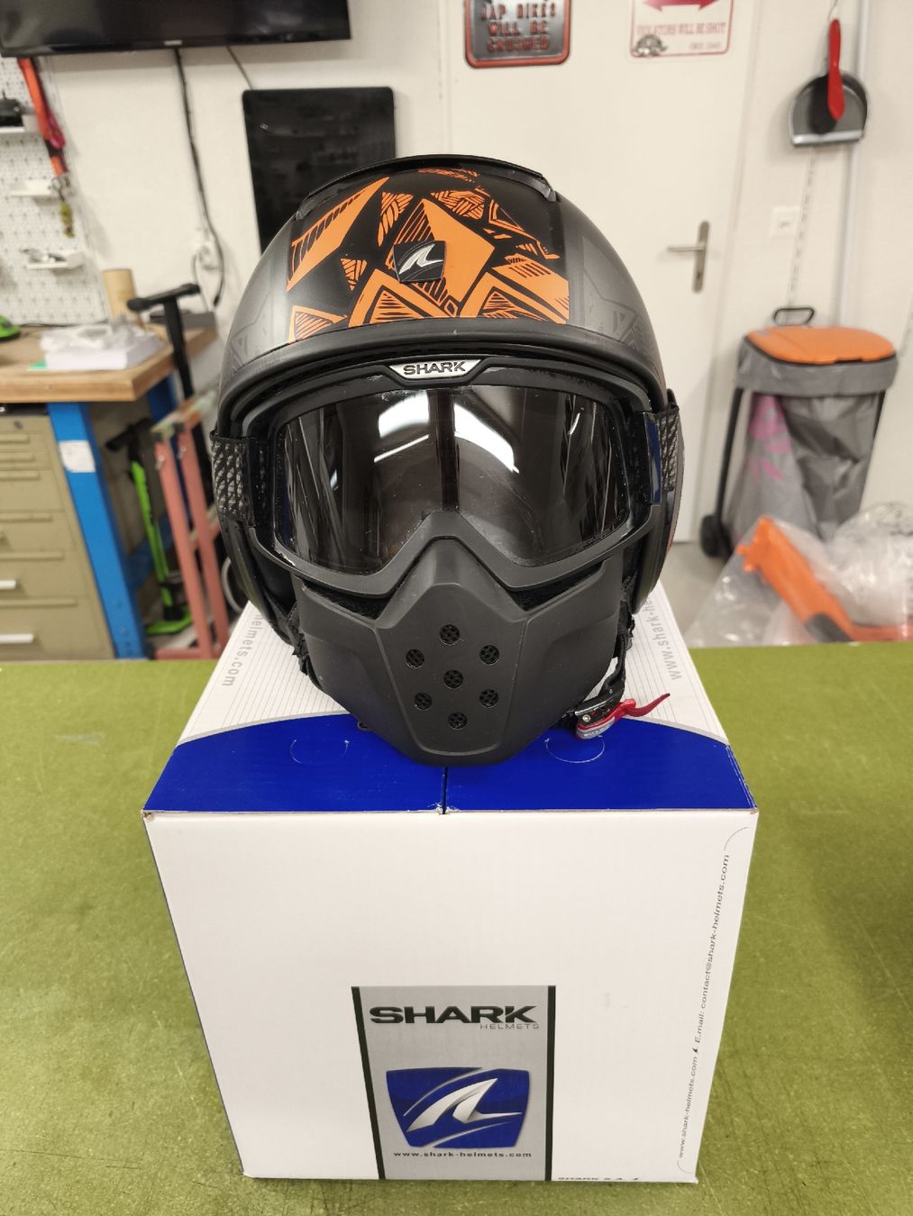 Helme & Visiere: Sharke Drake Helm Grösse L – Gebraucht aus Glattfelden von Optimus-Prime