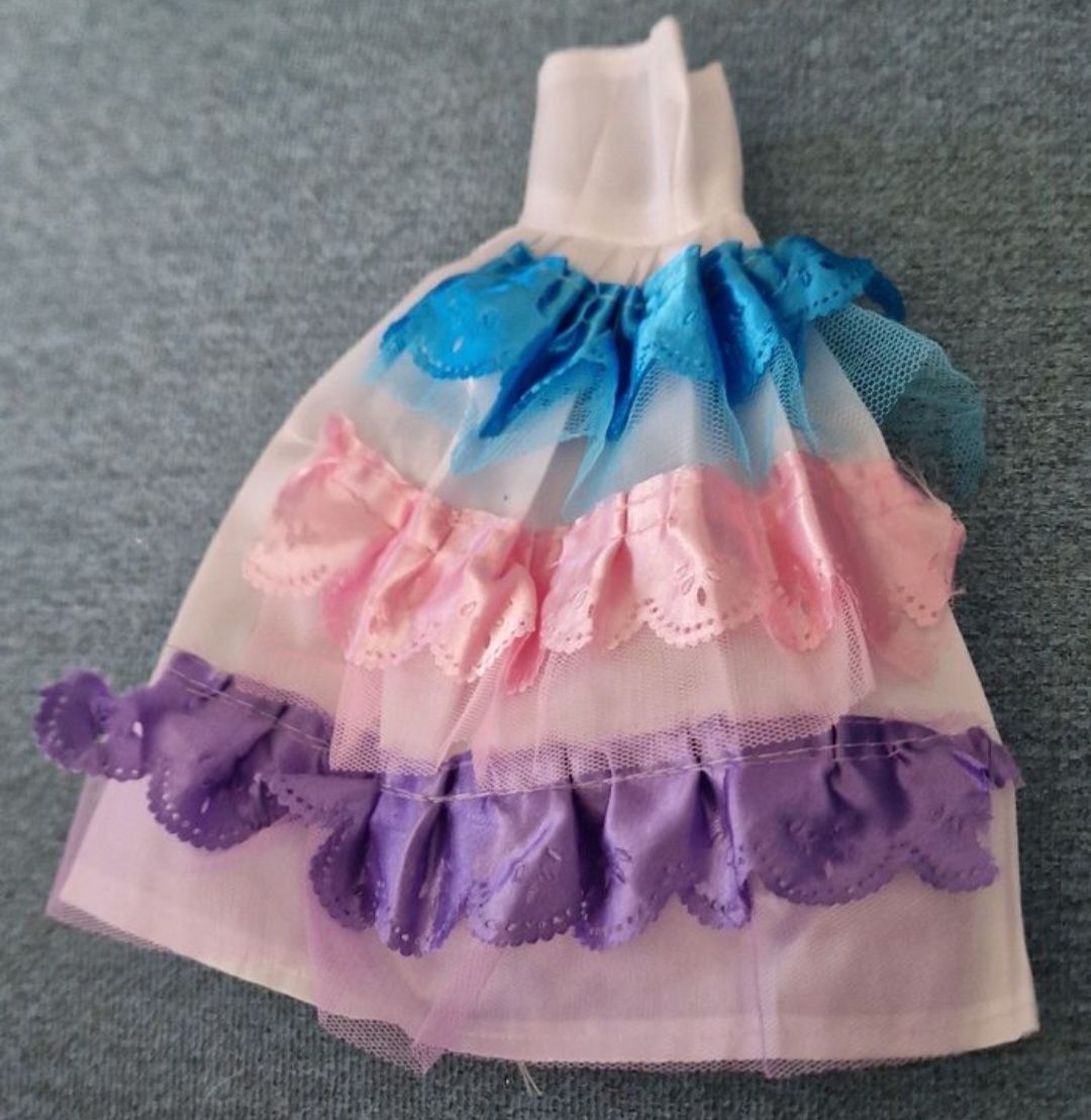 Bambole: Robe pour Barbie – Usato da Couvet venduto da Pioune
