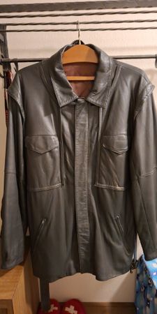 Klassische Lederjacke , Mantel aus echtem Leder in Grösse L