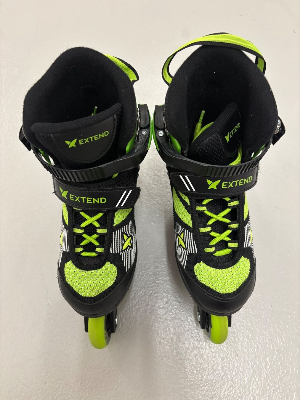 Patins à roul. & inline: Inline Skates Kinder mit Protektoren-Set – D'occasion à Hettlingen par harley4ever 1