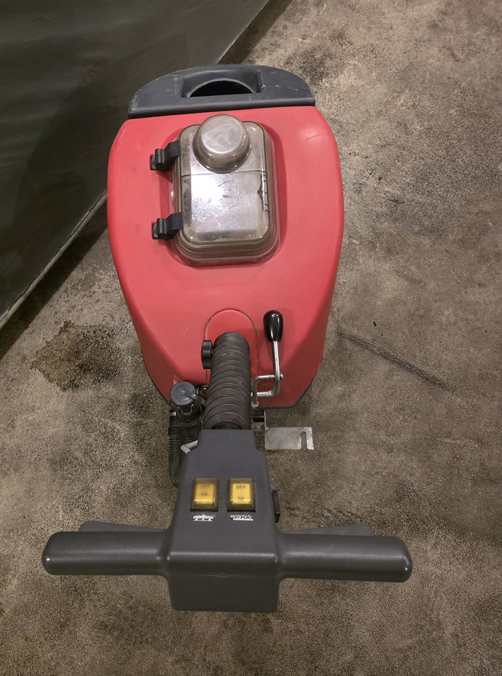 Cleanfix Tutte le macchine: SCHEUERSAUGMASCHINE CLEANFIX RA 430E # TASKI WETROK NILFISK – Usato da Zürich venduto da 5183840711 5