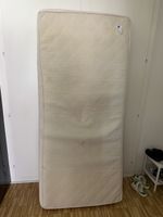 Matelas avec housse (90x200cm)