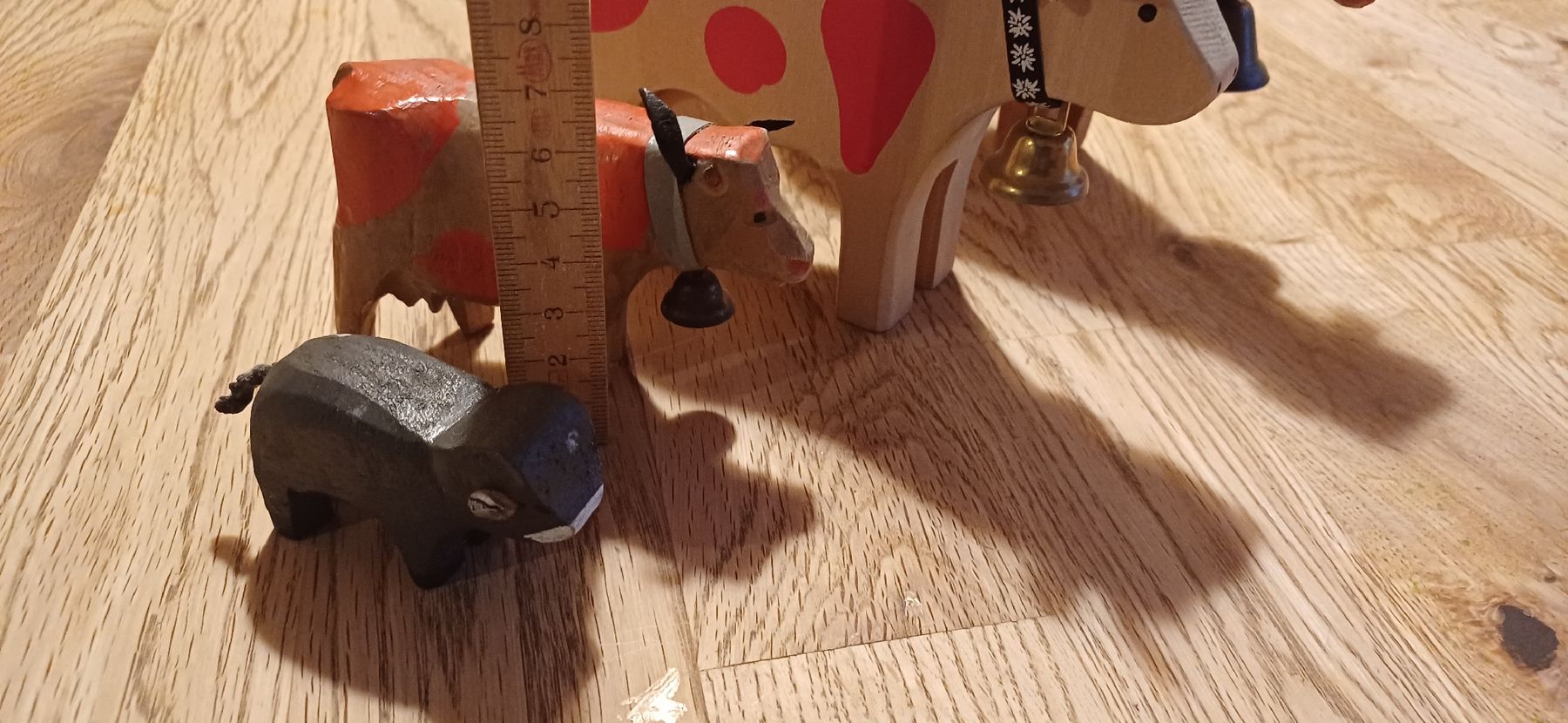 Articoli in legno: 4 Holzkühe – Usato da Flawil venduto da Naphtali 5