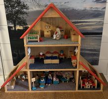 Traumhaftes Puppenhaus mit vielen Möbeln & Figuren 🏡
