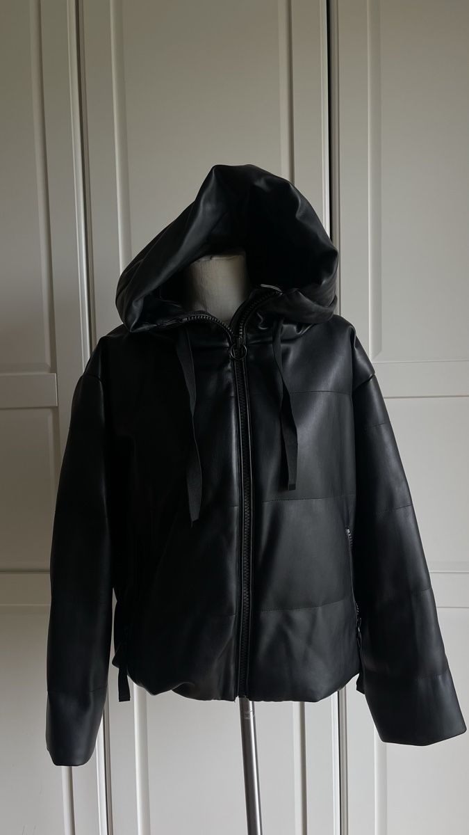 Zara Giacche: Stylische Bomberjacke Leder Imitat – Usato da Schlieren venduto da hye_jv95