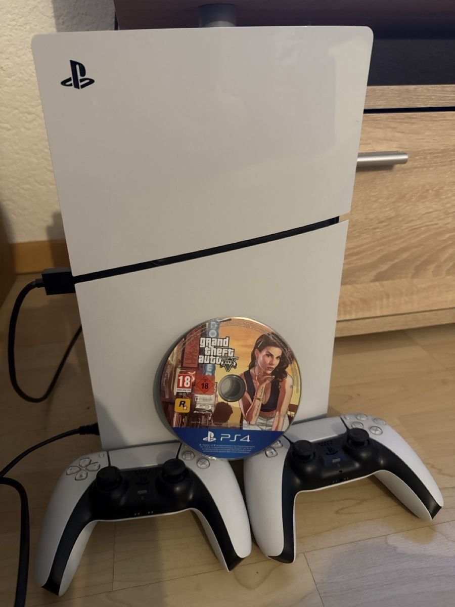 Sony Konsolen: Playstation 5 Console with 2 Controllers and GTA V – Gebraucht aus Uetendorf von thu_yfd9
