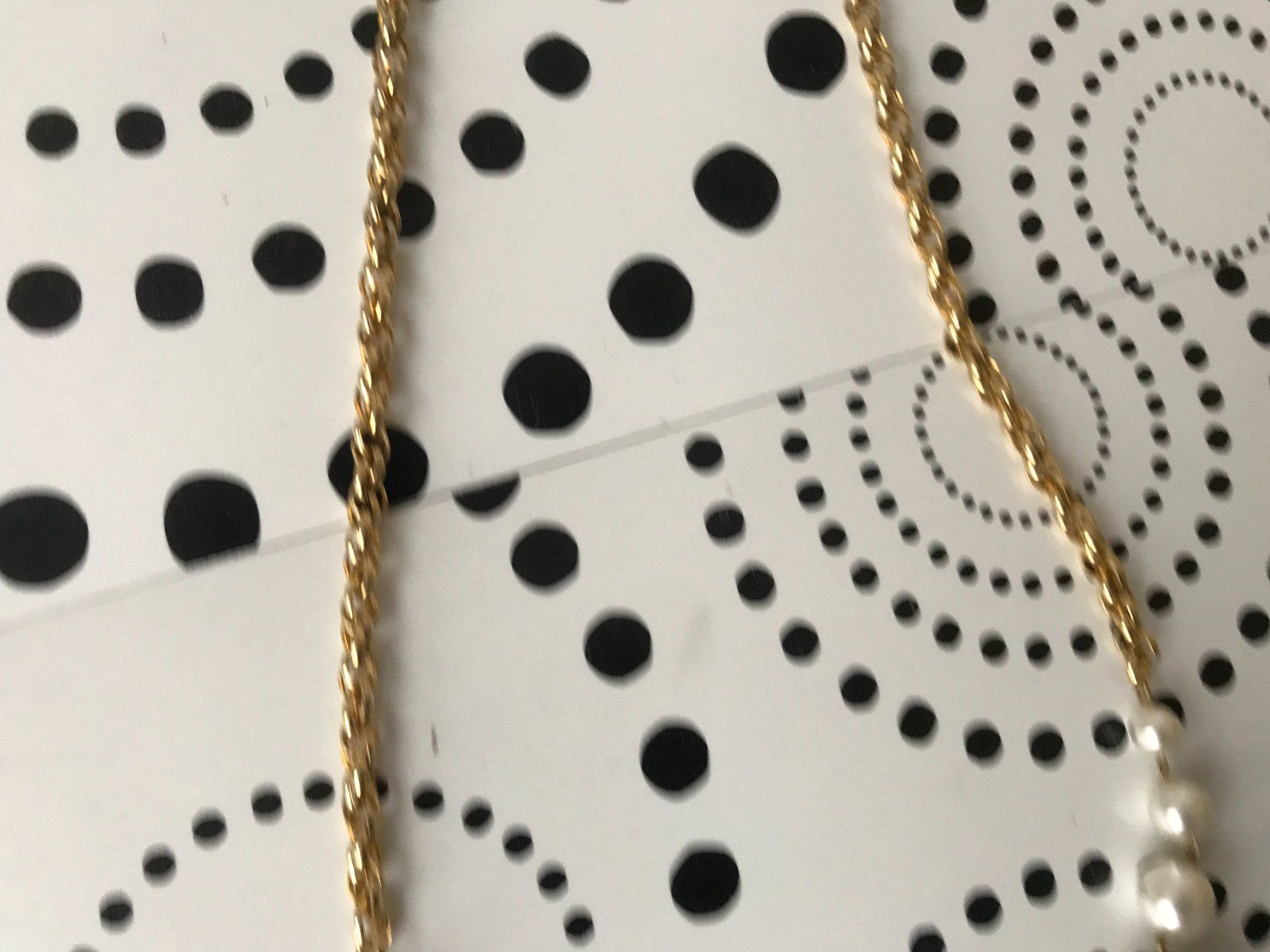 Ketten: Collier doré vintage avec perles blanches - Élégant ✨ – Gebraucht aus Epalinges von dream-watch 2