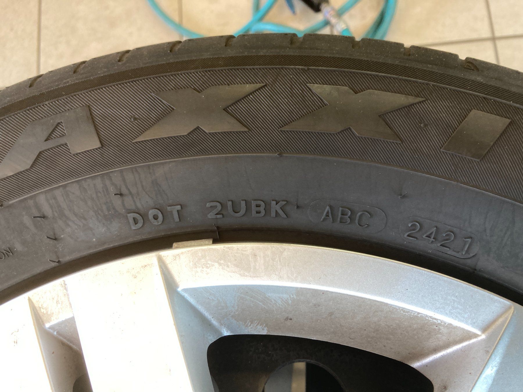 Volkswagen Pneumatici & Ruote complete: VW Caddy Sommerräder 205/60R16 – Usato da Cham venduto da WB2223 6