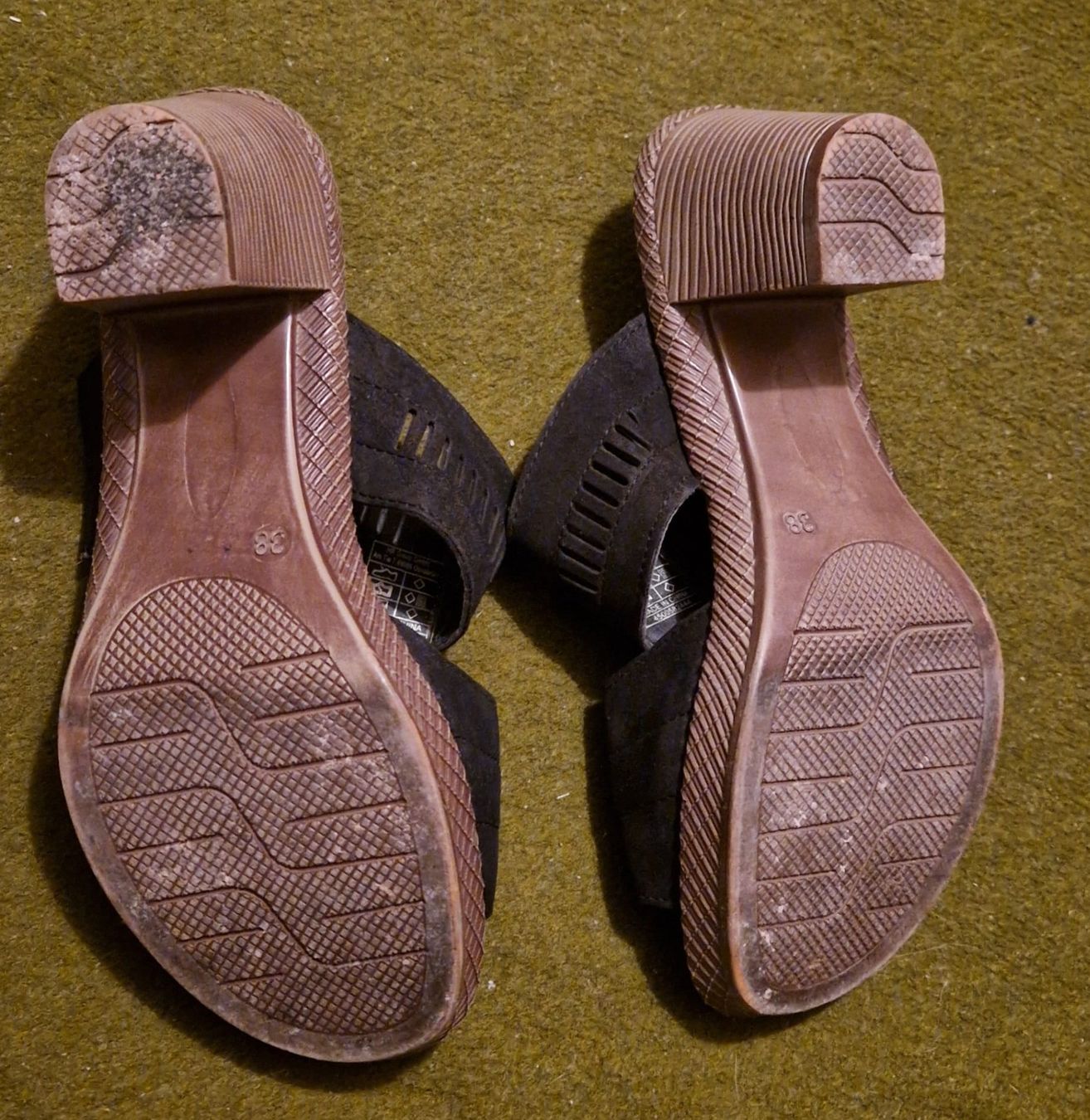Scarpe da donna: Pantolette - Sandale mit Absatz – Usato da Frauenfeld venduto da jgh_gx6v 3