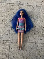 Barbie mit blauen Haaren